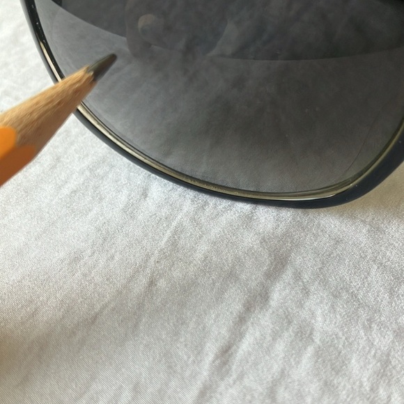 Coach: Ginger (S496) Sunglasses- gray gradient lens with white case - Picture 16 of 16